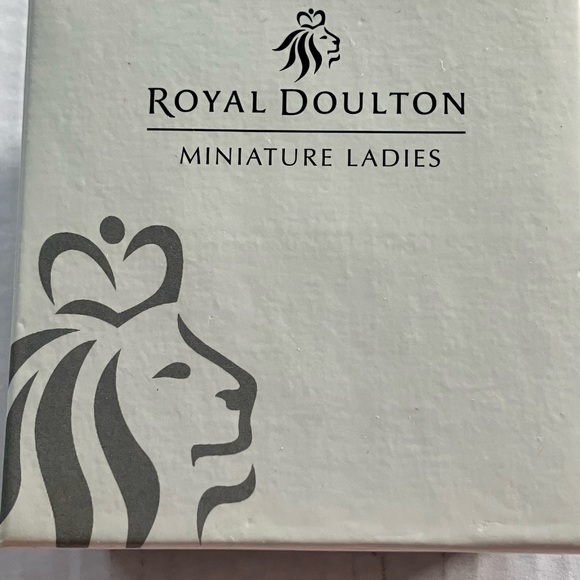Royal Doulton Victoria Miniature Ladies Figurine 2003 - Picture 4 of 5
